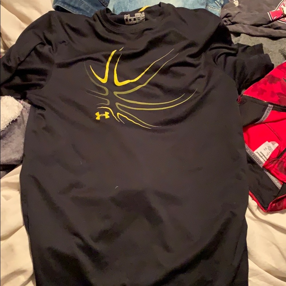 Under Armour shirt!